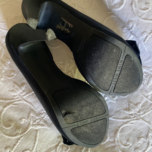 Nine West satin black evening pumps sandals 6.5 - Picture 4 of 5